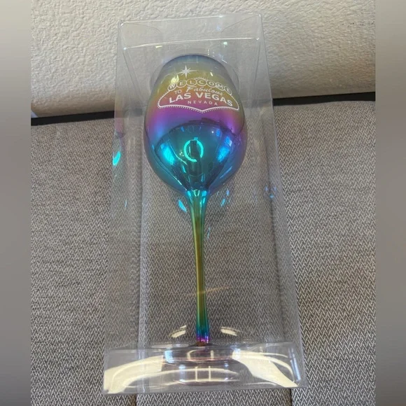 Welcome to Fabulous Las Vegas Nevada Colored Wine Glass - Picture 15 of 15